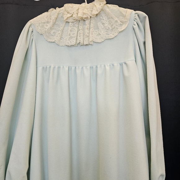 Oscar de la Renta - Picture 5 of 9